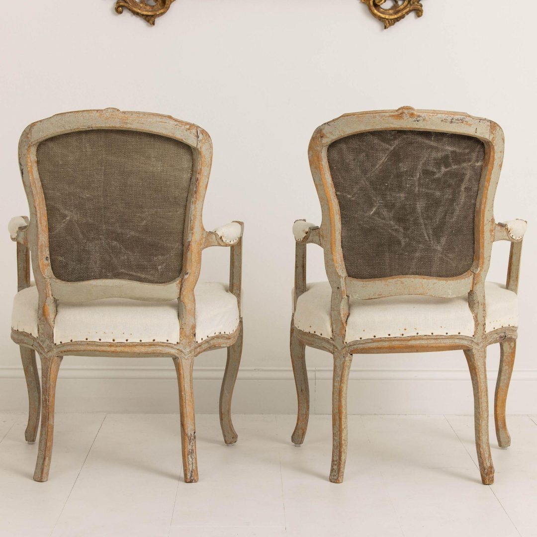 14_2237_18th_century_pair_of_swedish_rococo_armchairs_in_original_paint_013