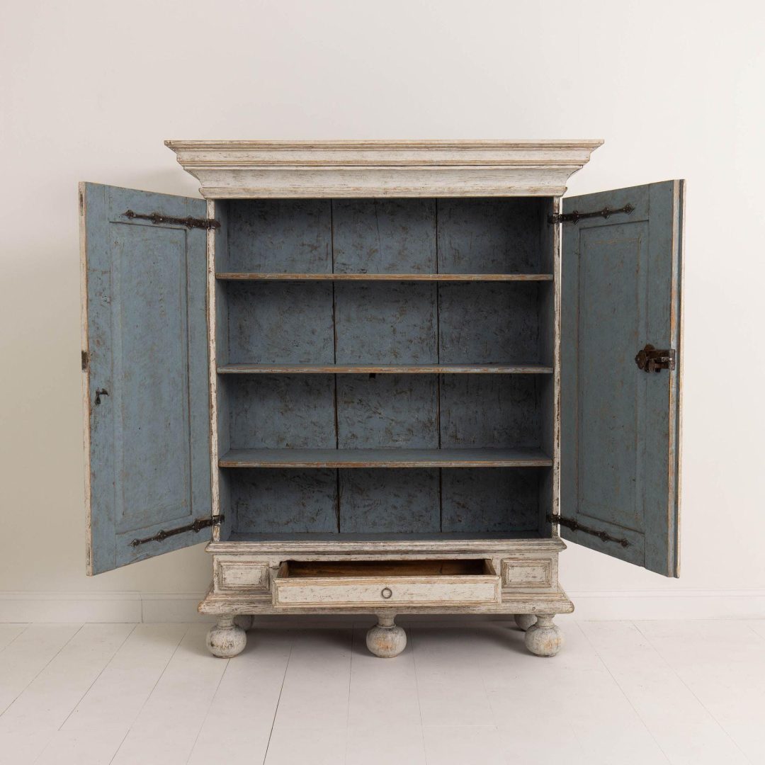 14_2260_18th_century_Swedish_Baroque_painted_armoire_cabinet_003