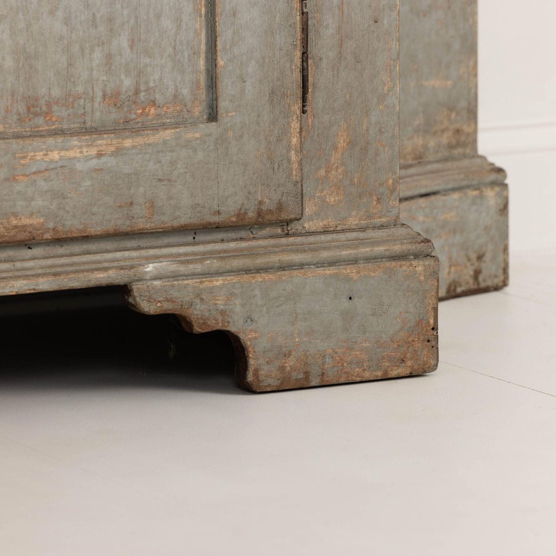 14_2264_19th_century_Italian_painted_buffet__with_serpentine_sides_009