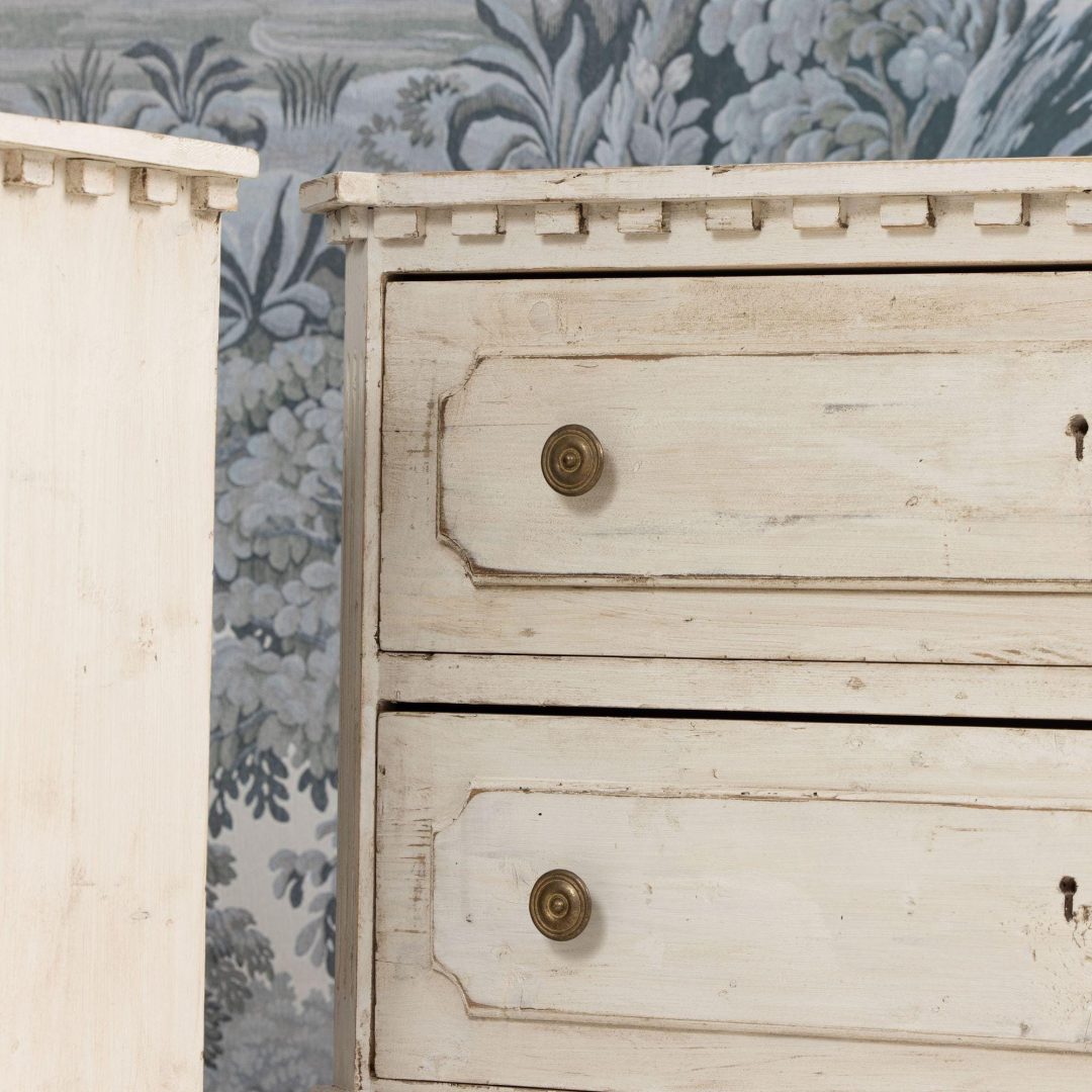 14_2299_Pair_of_Swedish_painted_bedside_commodes-0017
