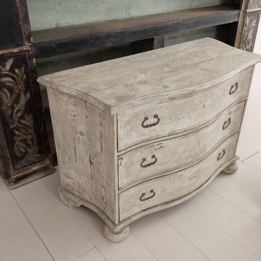 15_2059_pair_Italian_baroque_style_large_painted_commodes_chests_12