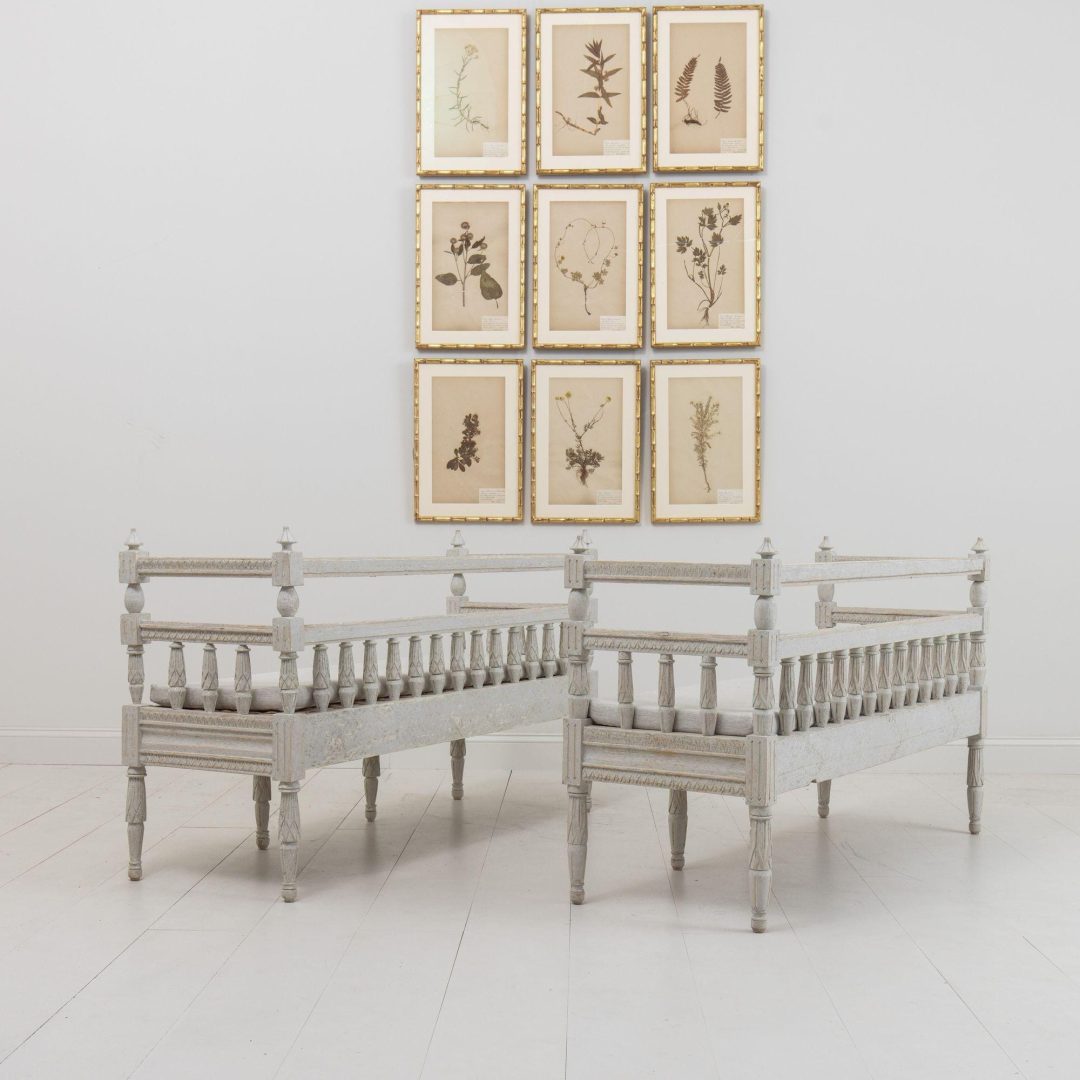 15_2097_19th_century_swedish_gustavian_pair_painted_benches_sofas_dalarna_048