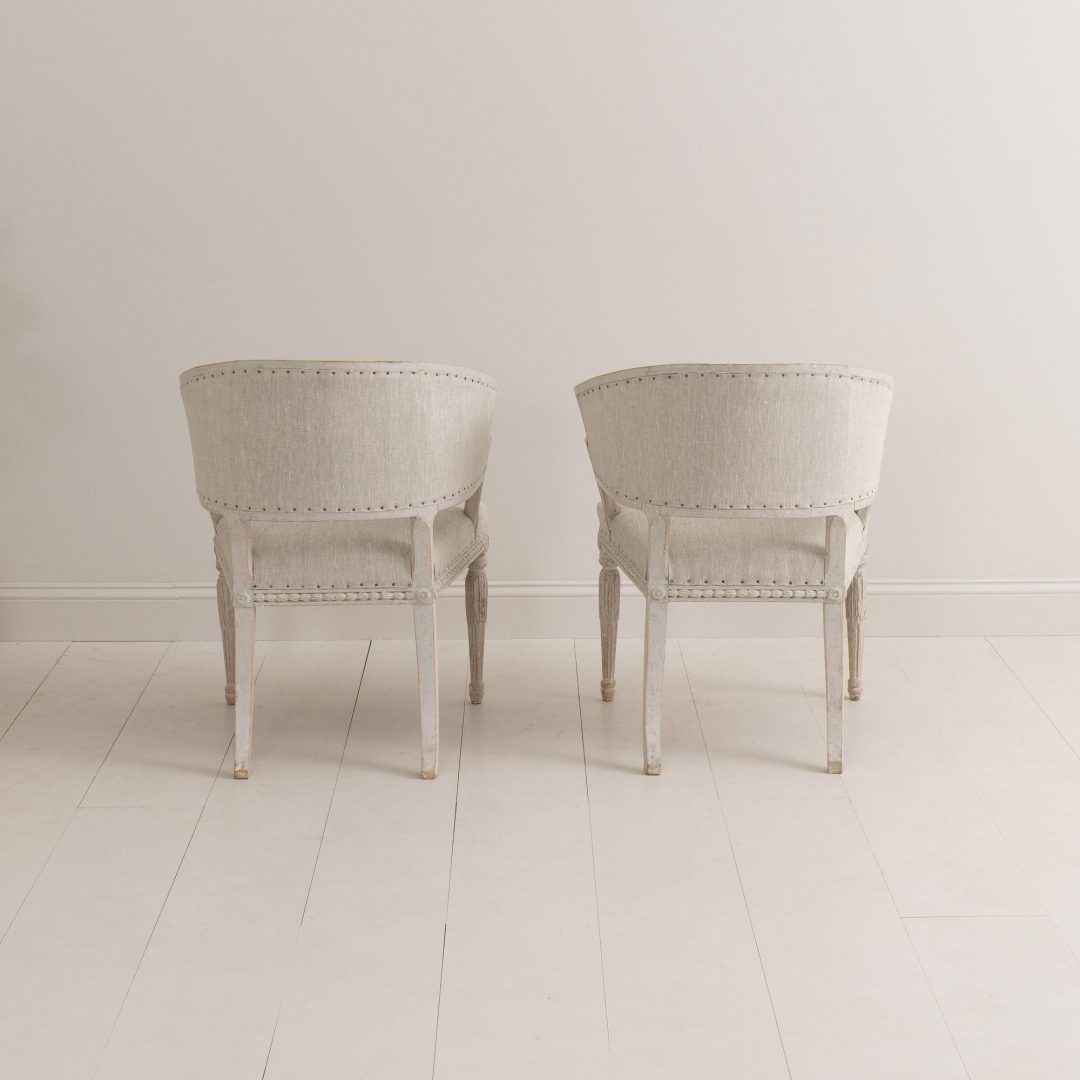 15_2130_Swedish_gustavian_pair_painted_carved_barrelback_armchairs_30