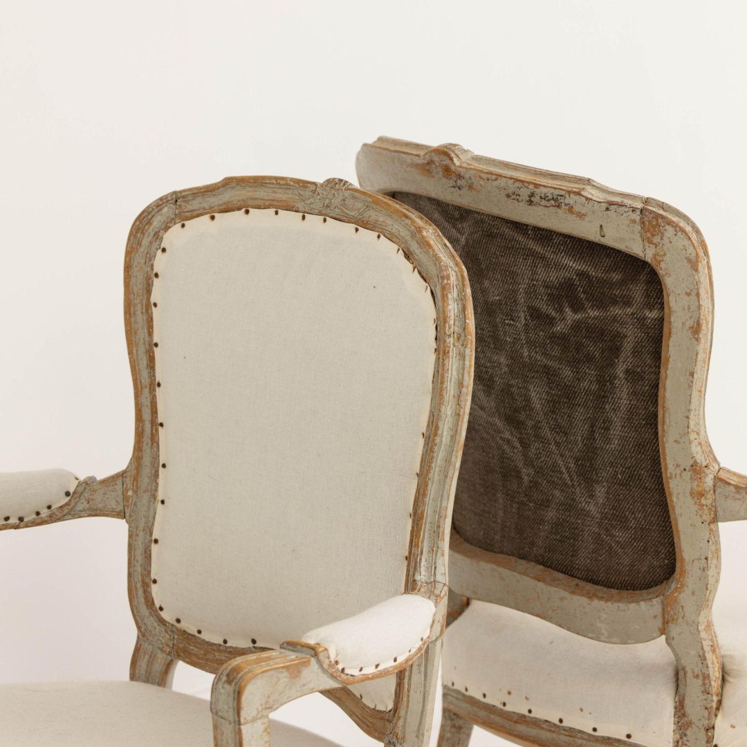 15_2237_18th_century_pair_of_swedish_rococo_armchairs_in_original_paint_015