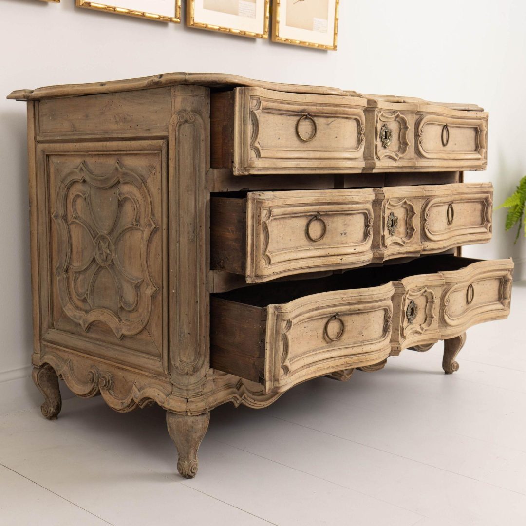 15_2270_18th_century_french_bleached_walnut_commode_015