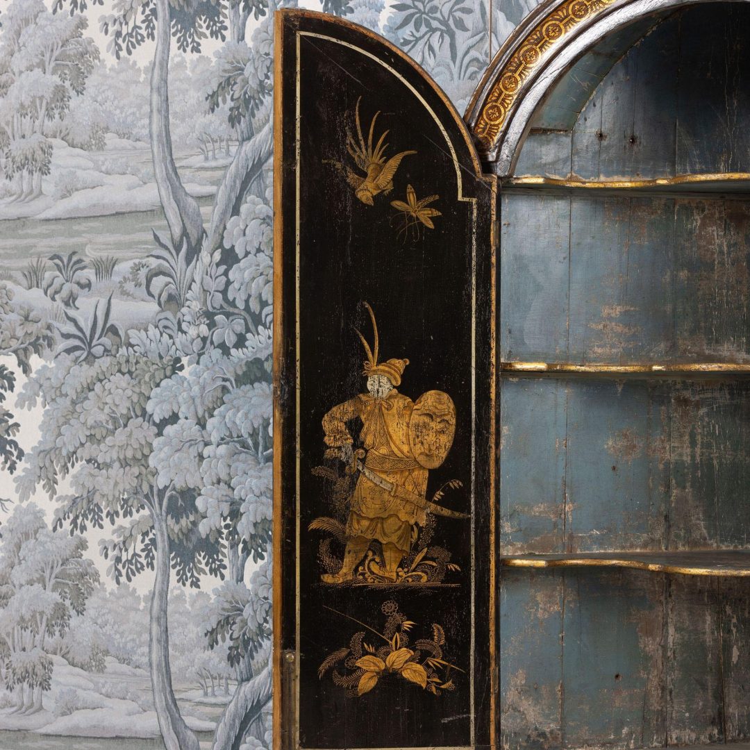 15_2288_18th_century_English_black_lacquer_and_parcel_gilt_corner_cabinet-0014