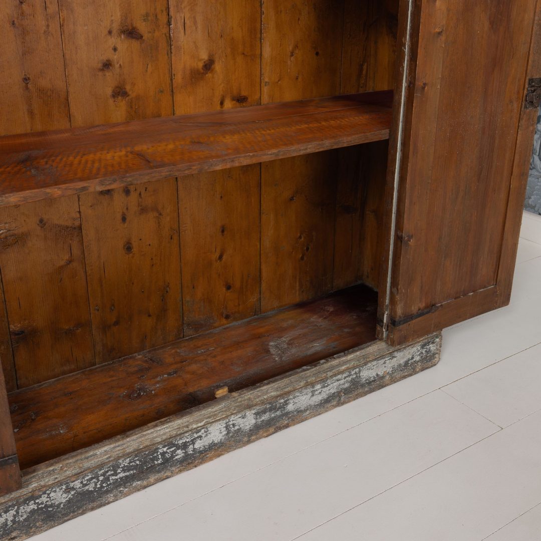 15_2293_18th_century_Italian_cabinet_in_original_paint-0009