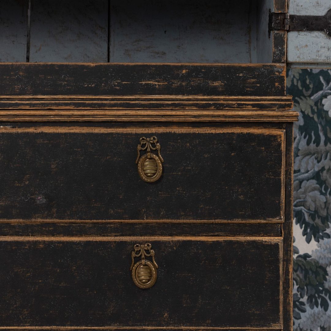 15_2338_18th_century_Swedish_Gustavian_painted_linen_press_cabinet-0021