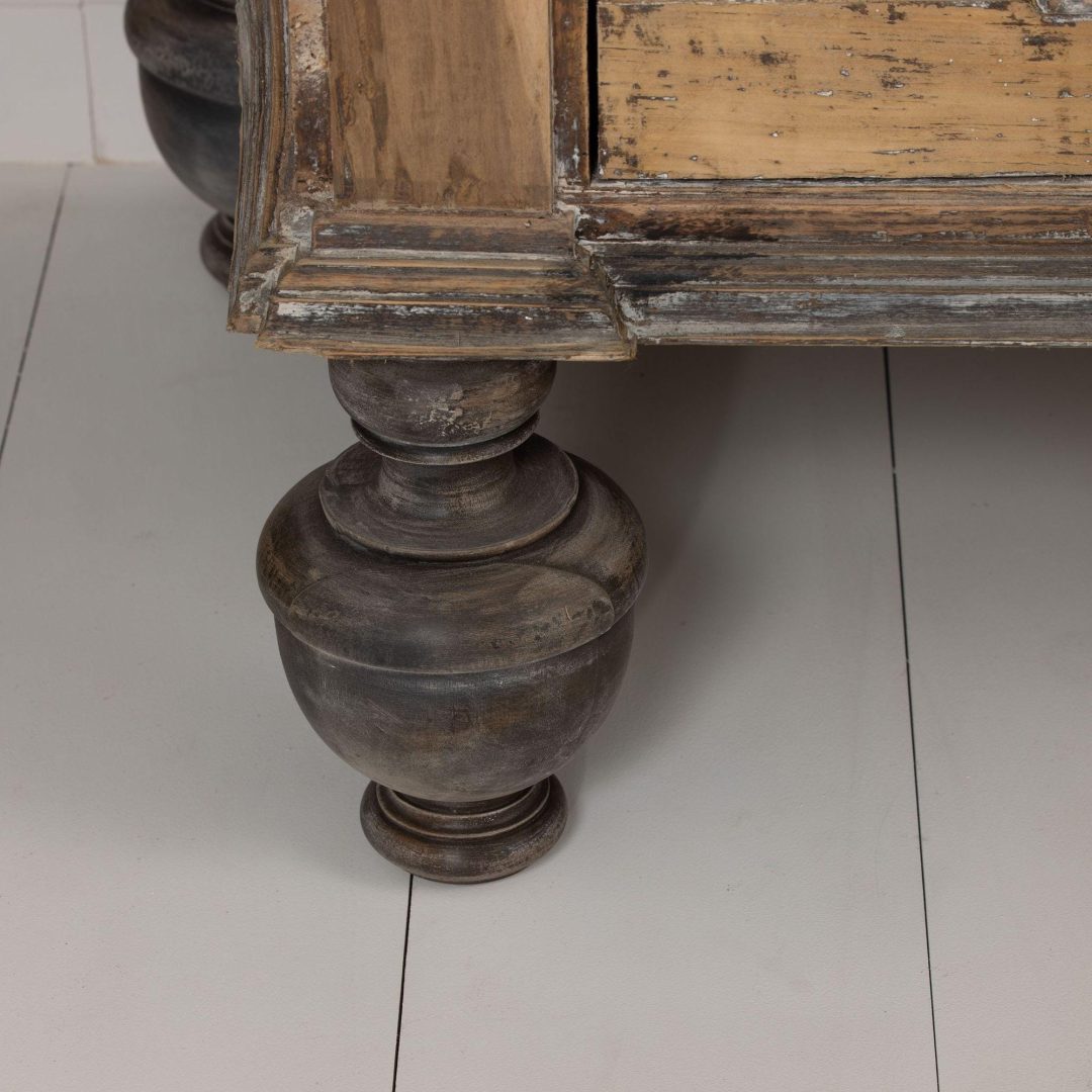 15_700_18th_century_italian_baroque_style_painted_armoire_cabinet_012