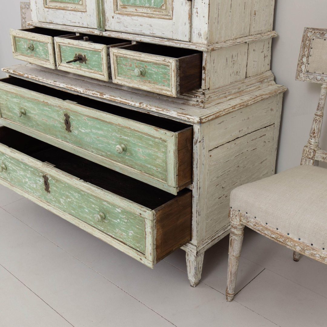 16_2136_18th_century_continental_original_painted_cupboard_in_two_parts_009