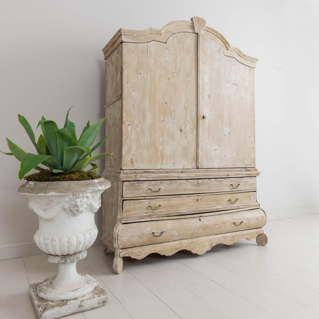16_2155_18th_century_dutch_rococo_linen_press_cabinet_in_original_patina_019