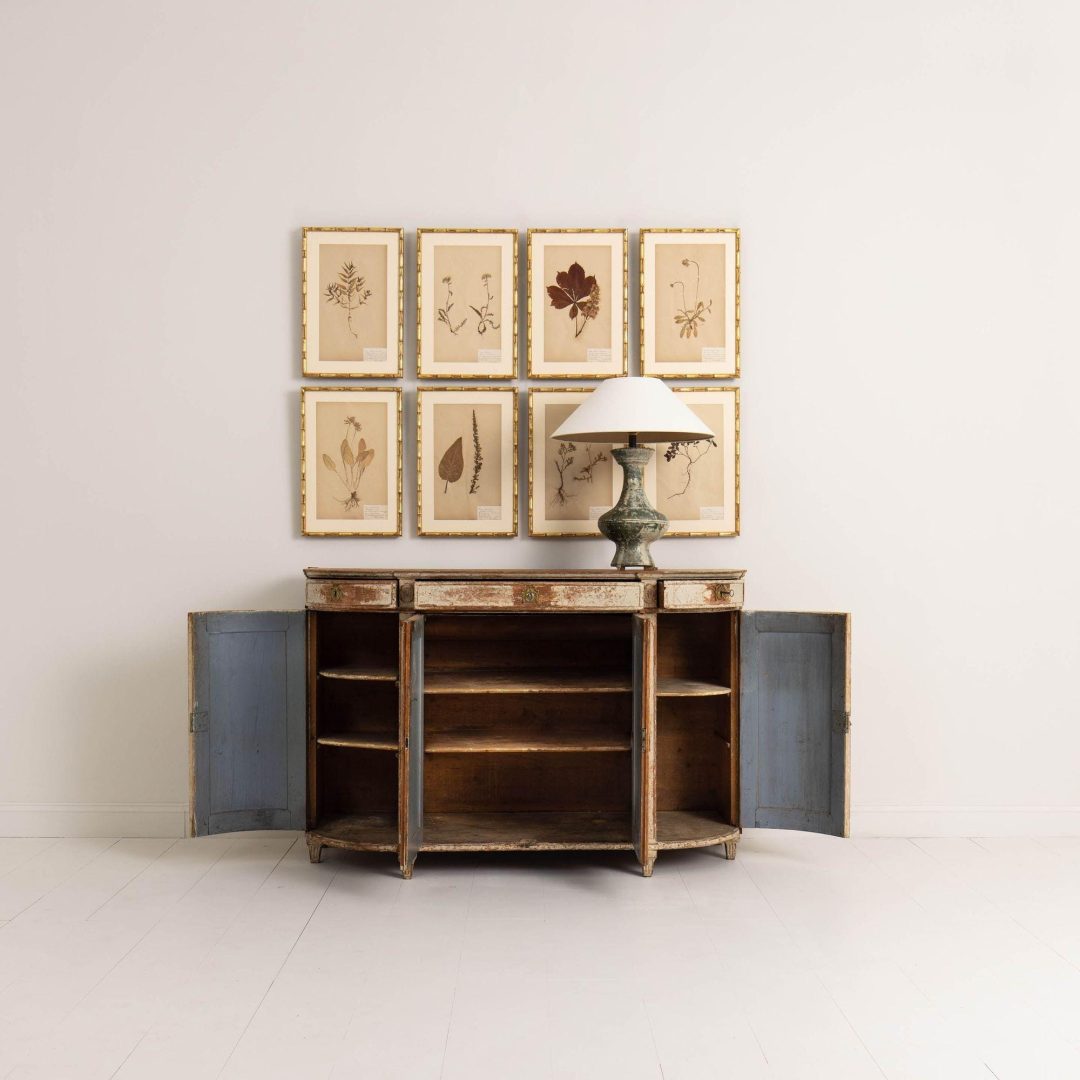 16_2239_18th_century_Swedish_gustavian_demilune_buffet_in_original_paint_030