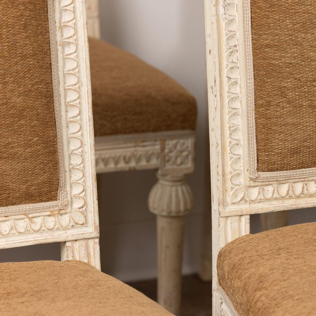 16_2287_18th_century_set_of_eight_swedish_gustavian_chairs_in_original_paint-0008