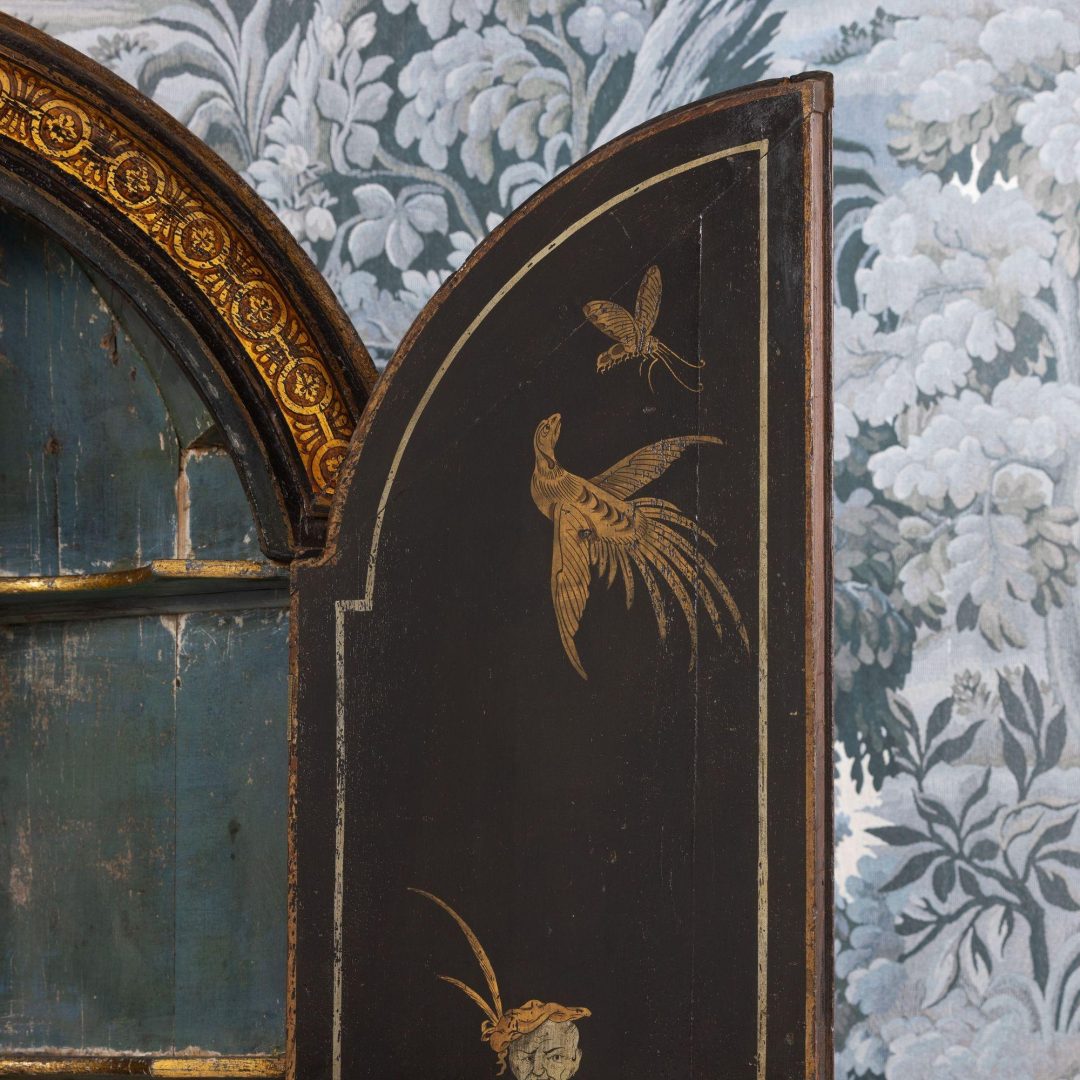 16_2288_18th_century_English_black_lacquer_and_parcel_gilt_corner_cabinet-0016