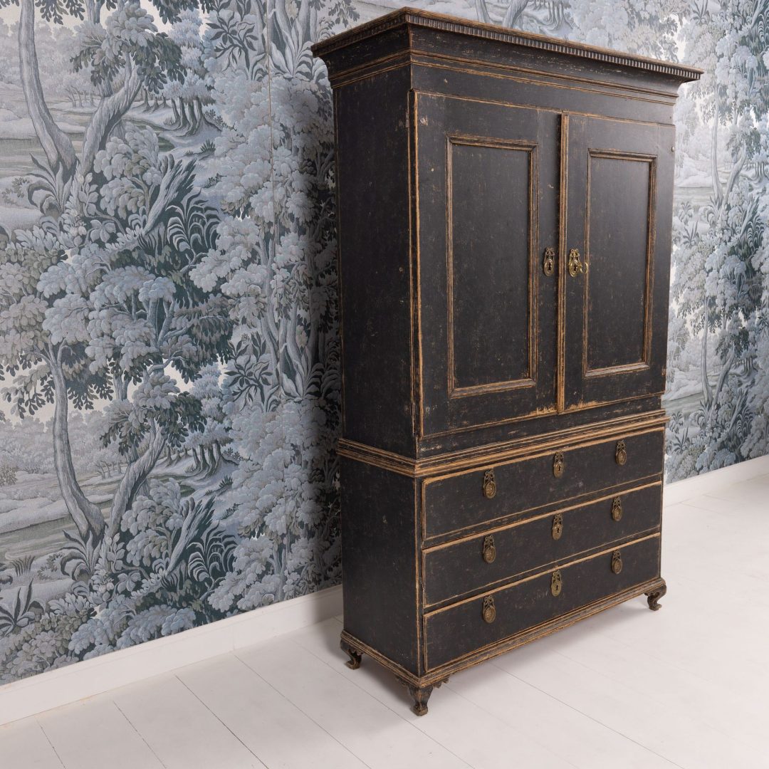 16_2338_18th_century_Swedish_Gustavian_painted_linen_press_cabinet-0034