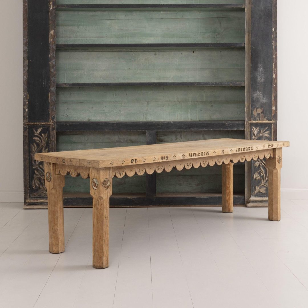 17_2054_19th_century_french_oak_dining_table_latin_carvings_scalloped_apron_50