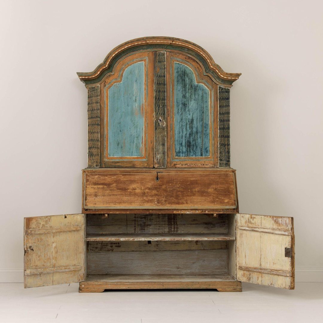 17_2190_19th_century_swedish_rococo_secretary_with_library_in_original__paint_024