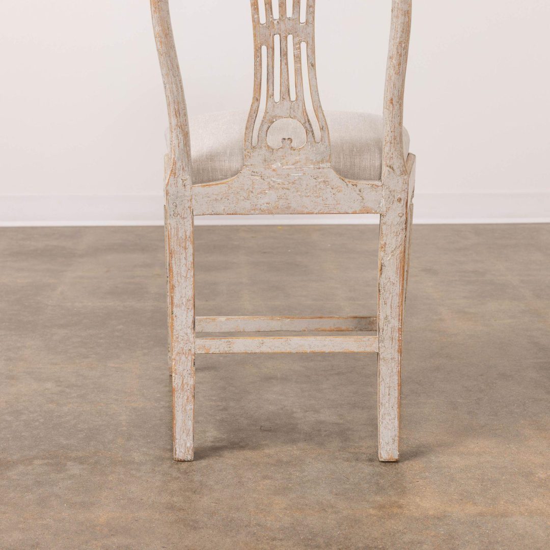 17_2195_18th_century_set_of_twelve_Swedish_Gustavian_painted_chairs_017