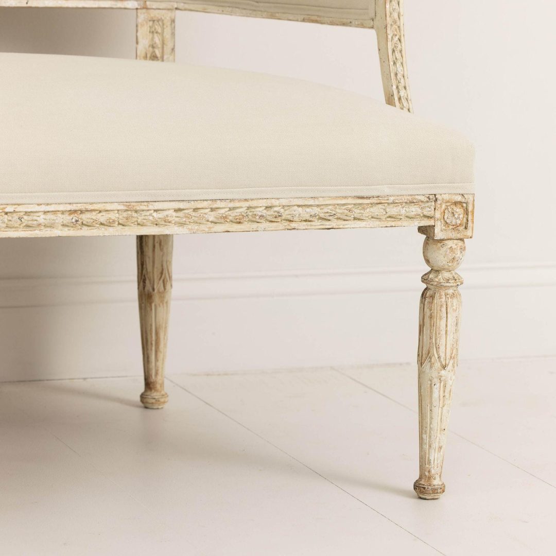 17_2229_19th_century_Swedish_Gustavian_style_sofa_bench_in_original_paint_010