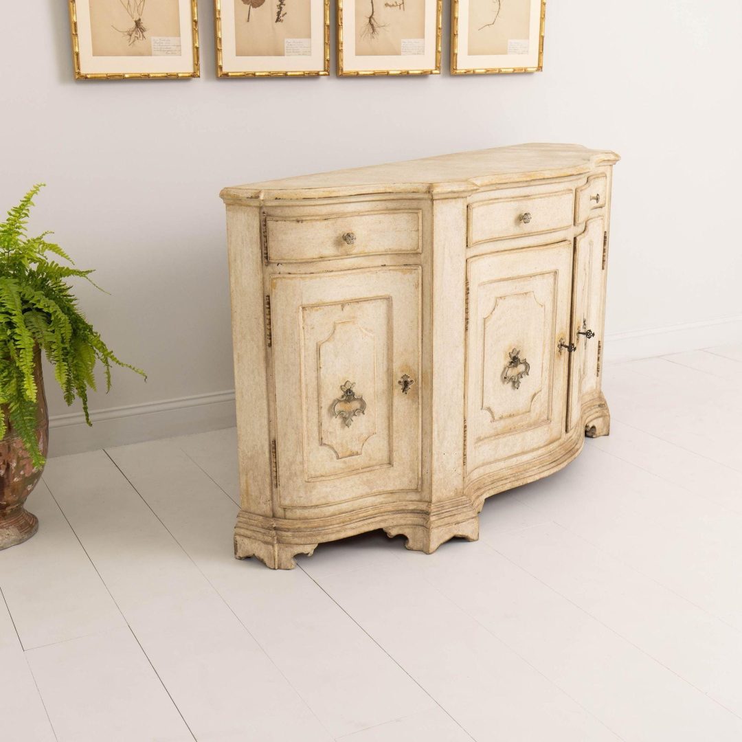 17_2265_Early_20th_century_Italian_painted_buffet_with_serpentine_shape_c_1900_023