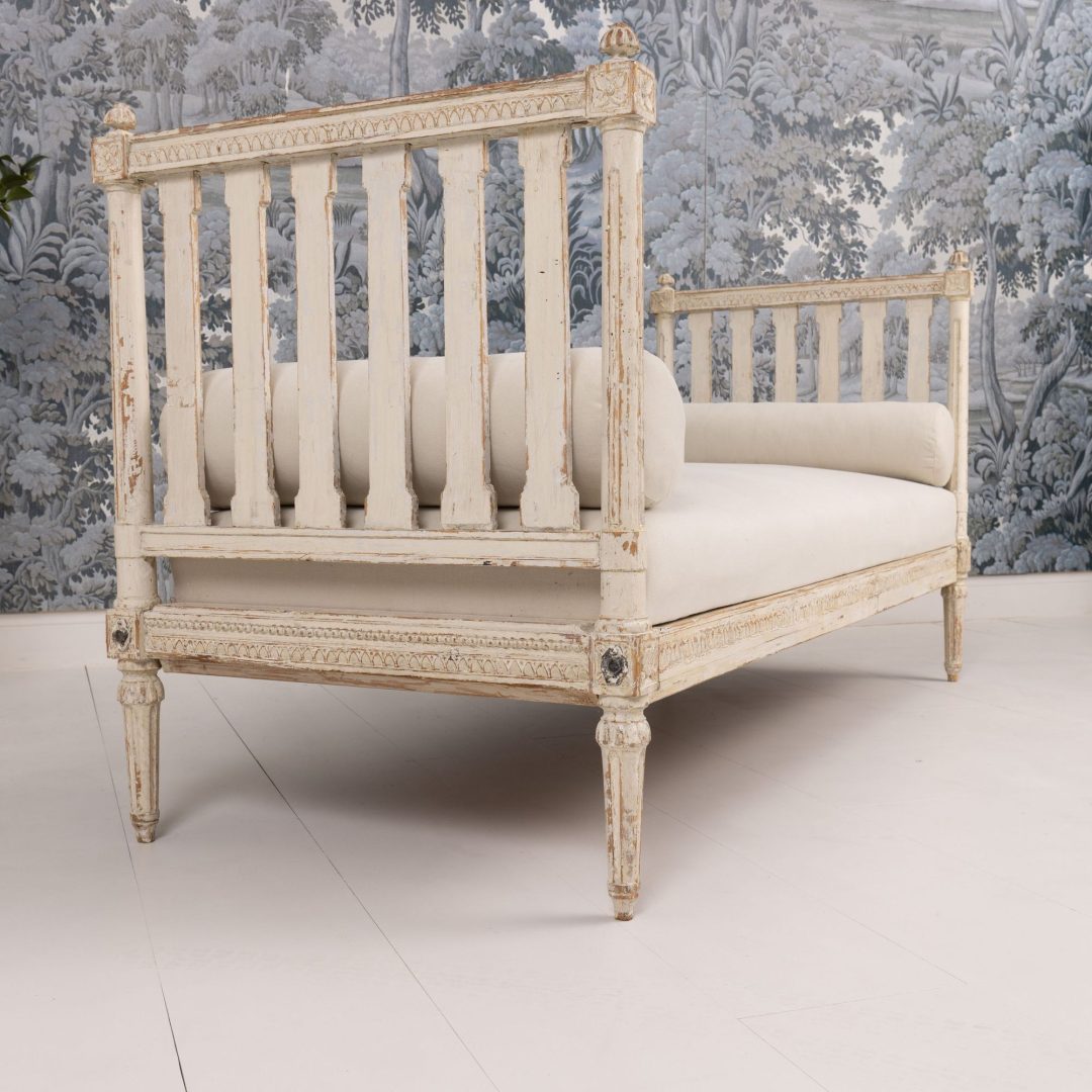 17_2335_19th_century_Swedish_Gustavian_daybed_in_original_paint-0021