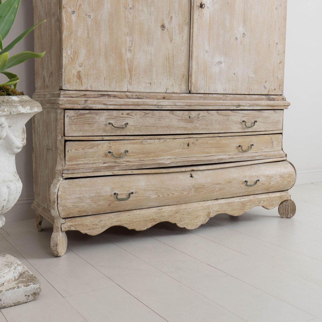 18_2155_18th_century_dutch_rococo_linen_press_cabinet_in_original_patina_020