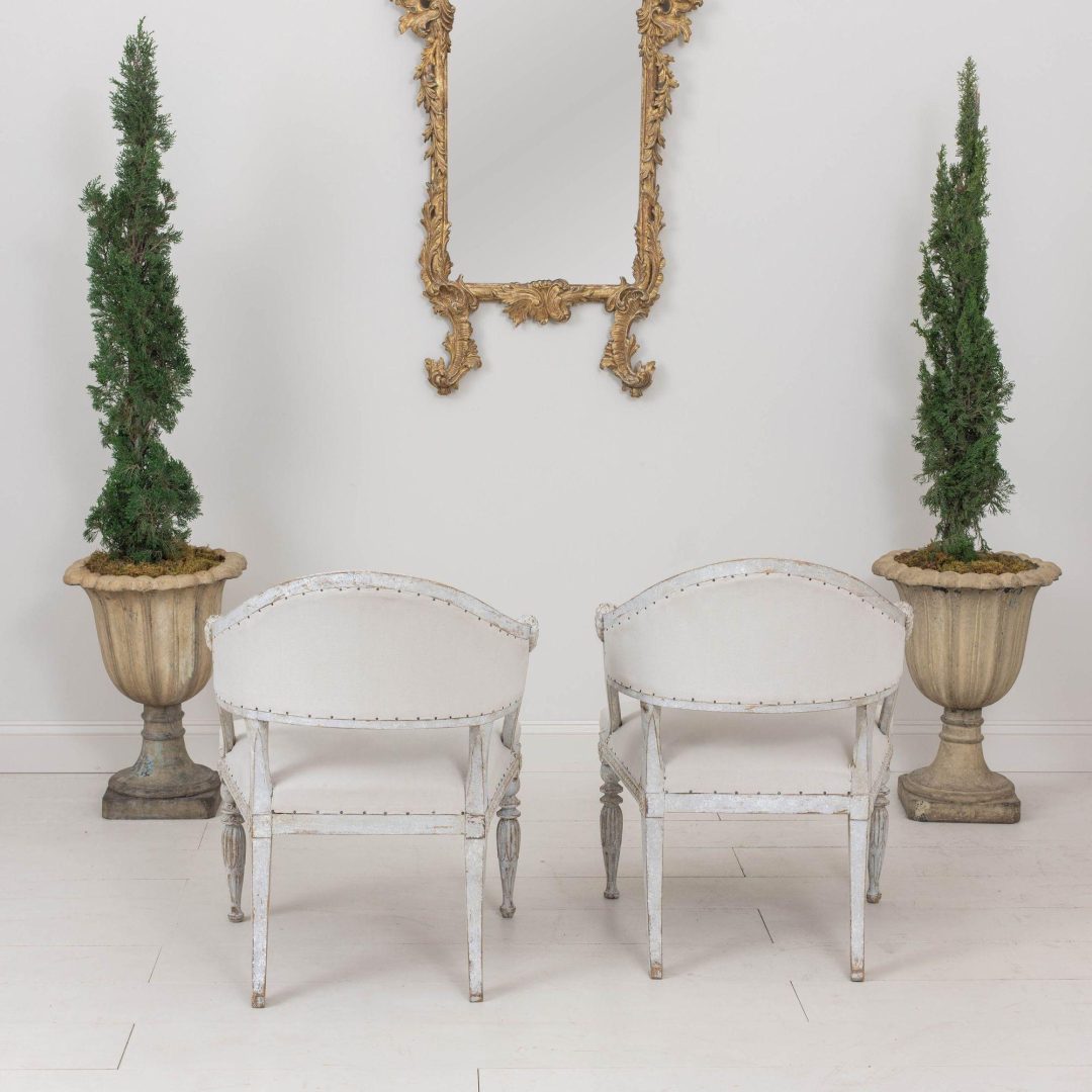 18_2159_19th_century_swedish_gustavian_pair_of_painted_barrel_back_arm_chairs_031