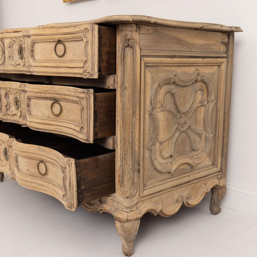 18_2270_18th_century_french_bleached_walnut_commode_016