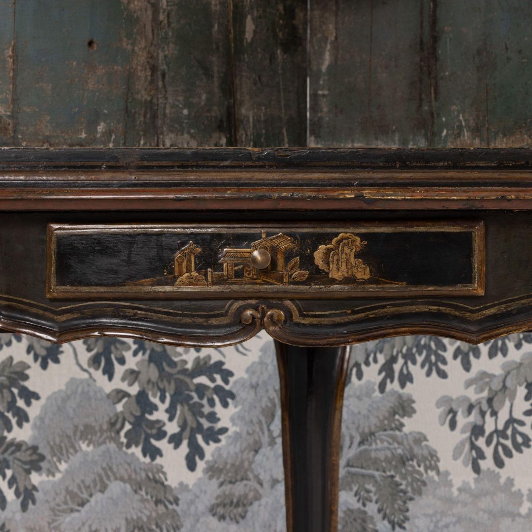 18_2288_18th_century_English_black_lacquer_and_parcel_gilt_corner_cabinet-0020