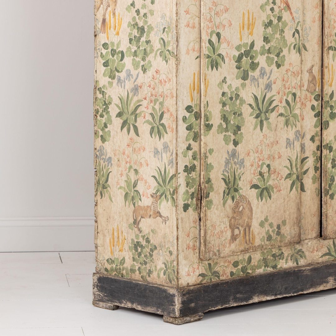 19_2227_19th_century_Florentine_hand_painted_armoire_cabinet_041