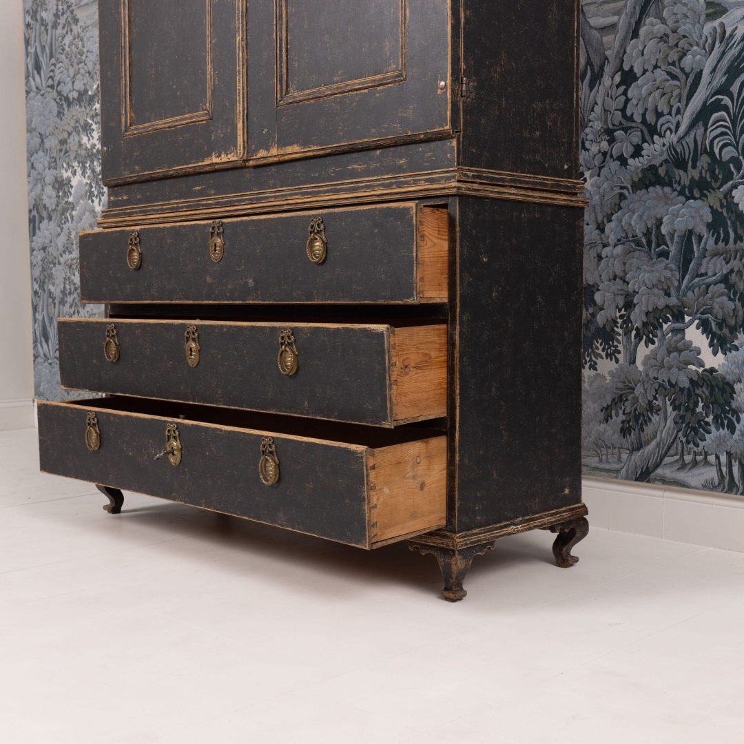 19_2338_18th_century_Swedish_Gustavian_painted_linen_press_cabinet-0037