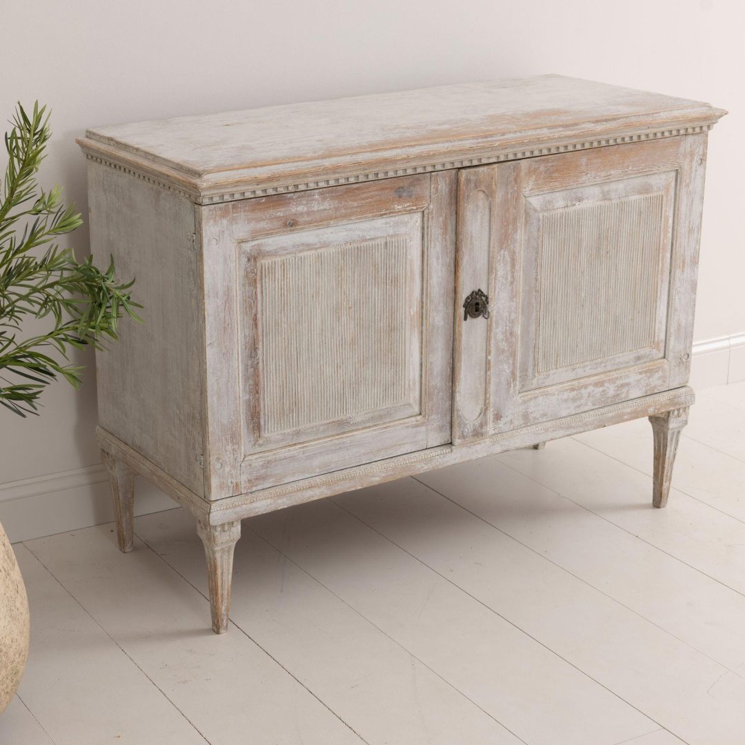 1_2018_18th_century_swedish_gustavian_reeded_original_paint_buffet_cabinet_16