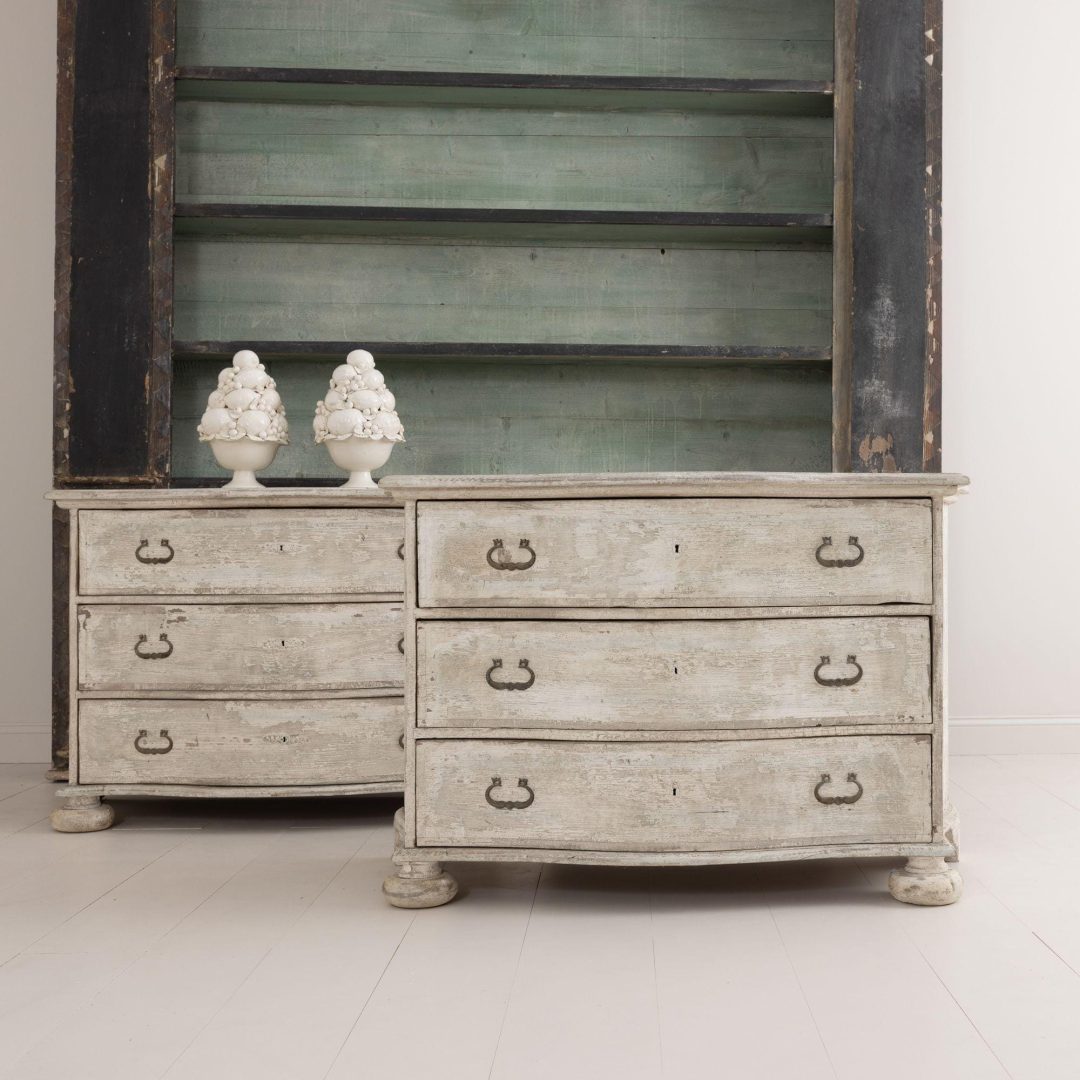 1_2059_pair_Italian_baroque_style_large_painted_commodes_chests_3