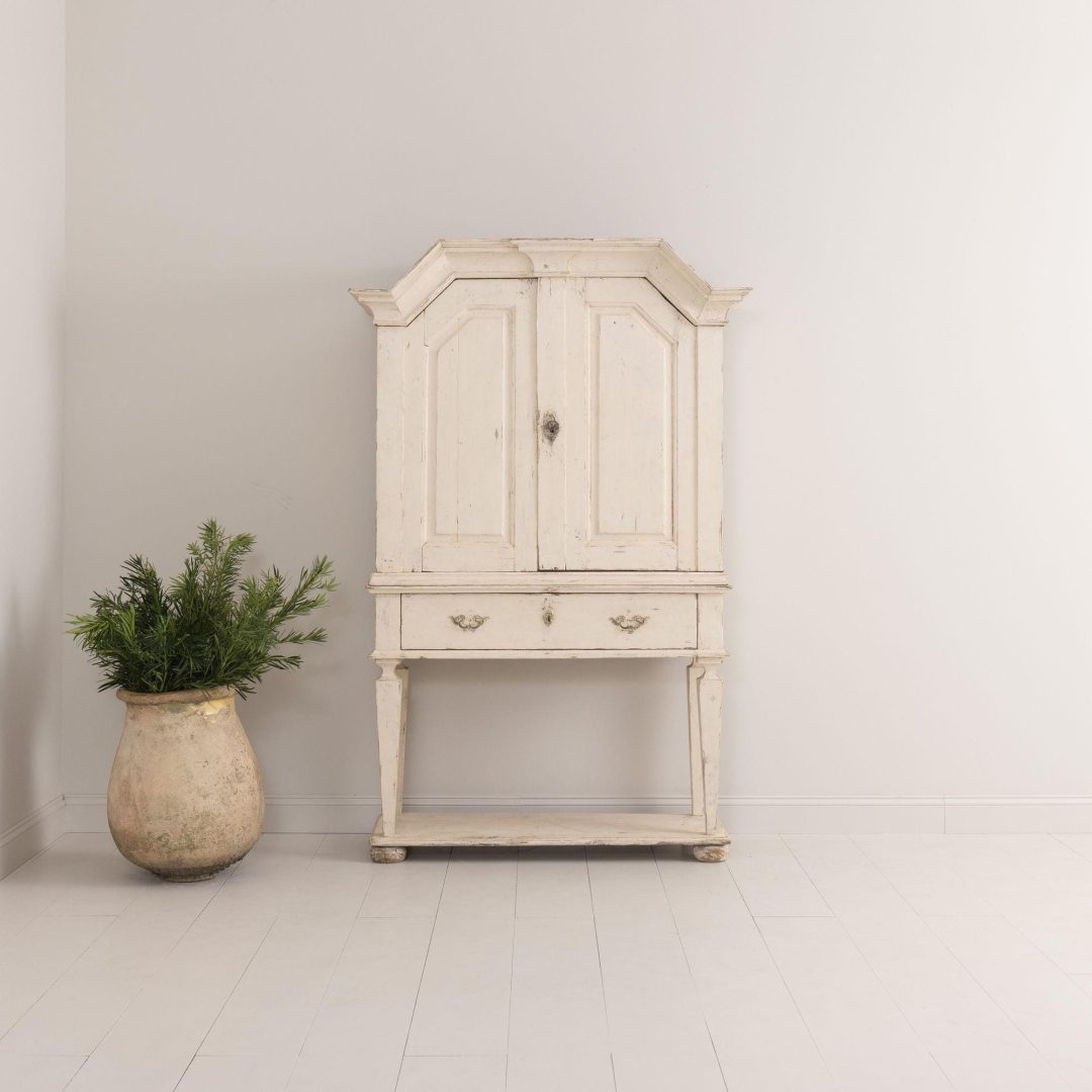 1_2065_19th_century_swedish_baroque_painted_cabinet_1