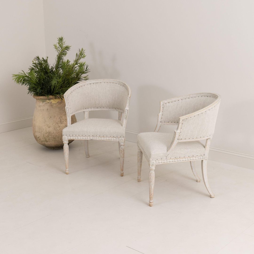 1_2130_Swedish_gustavian_pair_painted_carved_barrelback_armchairs_3