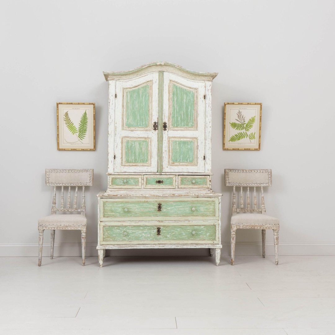 1_2136_18th_century_continental_original_painted_cupboard_in_two_parts_002