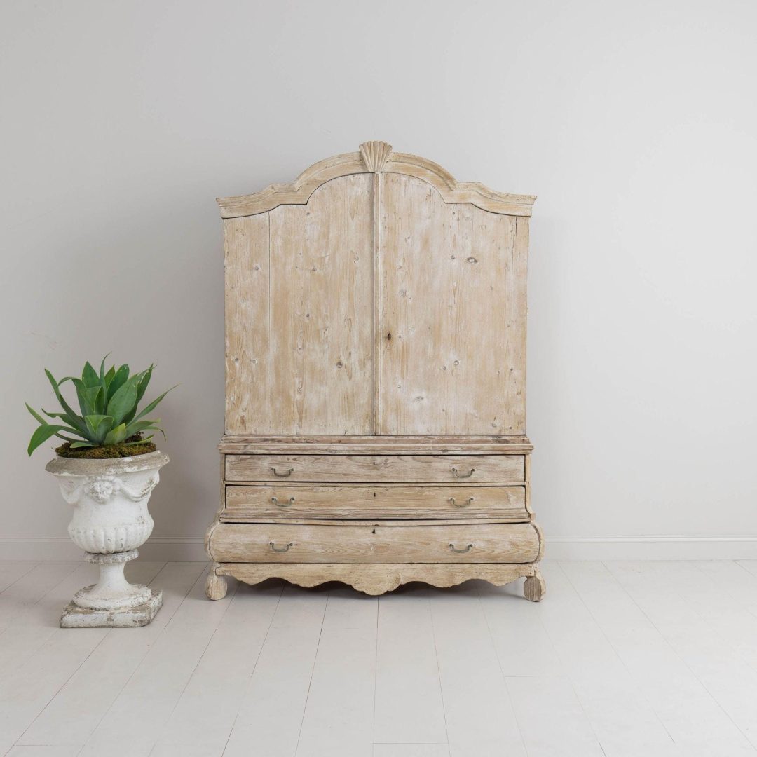 1_2155_18th_century_dutch_rococo_linen_press_cabinet_in_original_patina_006