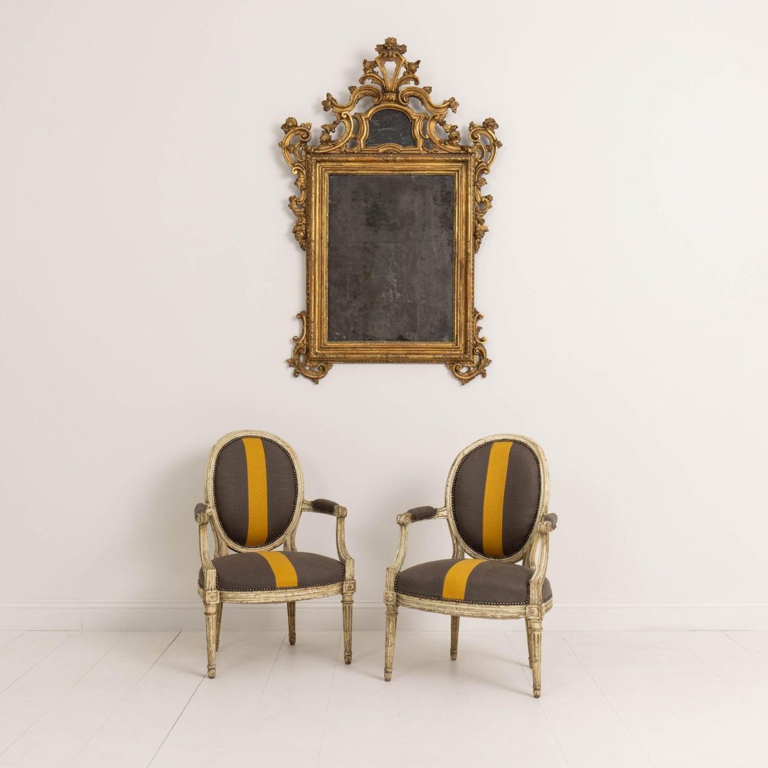 1_2226_18th_century_pair_of_French_fauteuils_in_original_paint_003