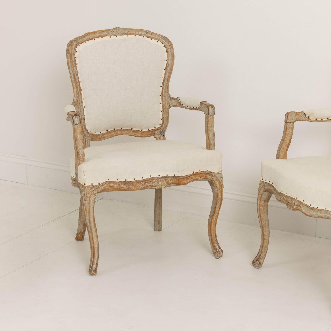 1_2237_18th_century_pair_of_swedish_rococo_armchairs_in_original_paint_003