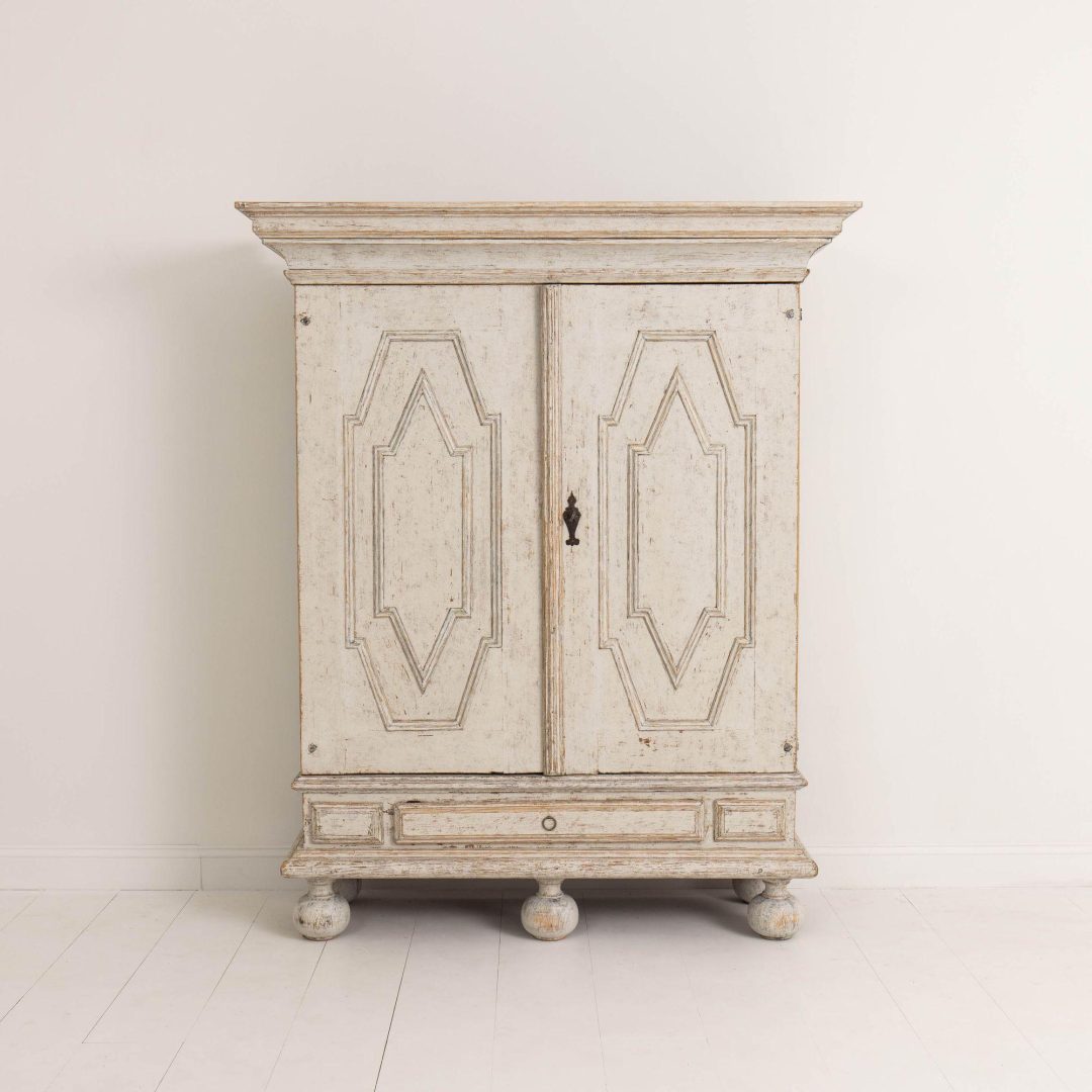 1_2260_18th_century_Swedish_Baroque_painted_armoire_cabinet_001