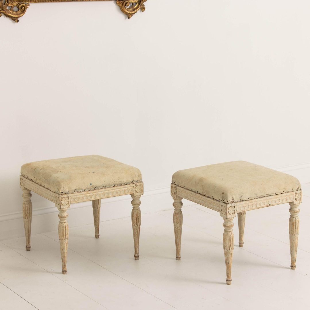 1_2273_pair_of_18th_century_Swedish_Gustavian_stools_in_original_paint_003