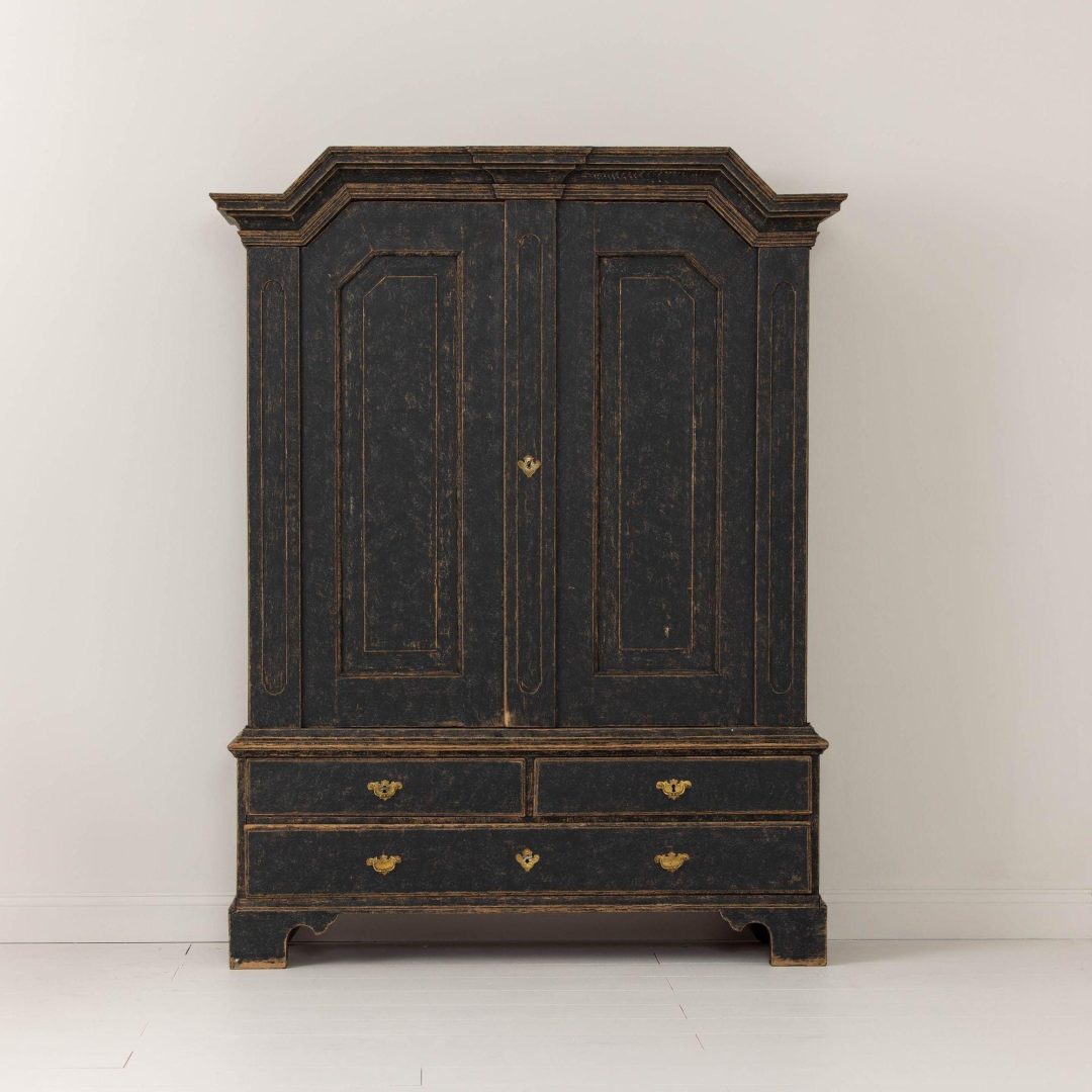 1_2282_18th_century_swedish_baroque_armoire_cabinet_001