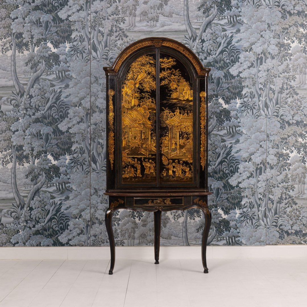 1_2288_18th_century_English_black_lacquer_and_parcel_gilt_corner_cabinet-0001