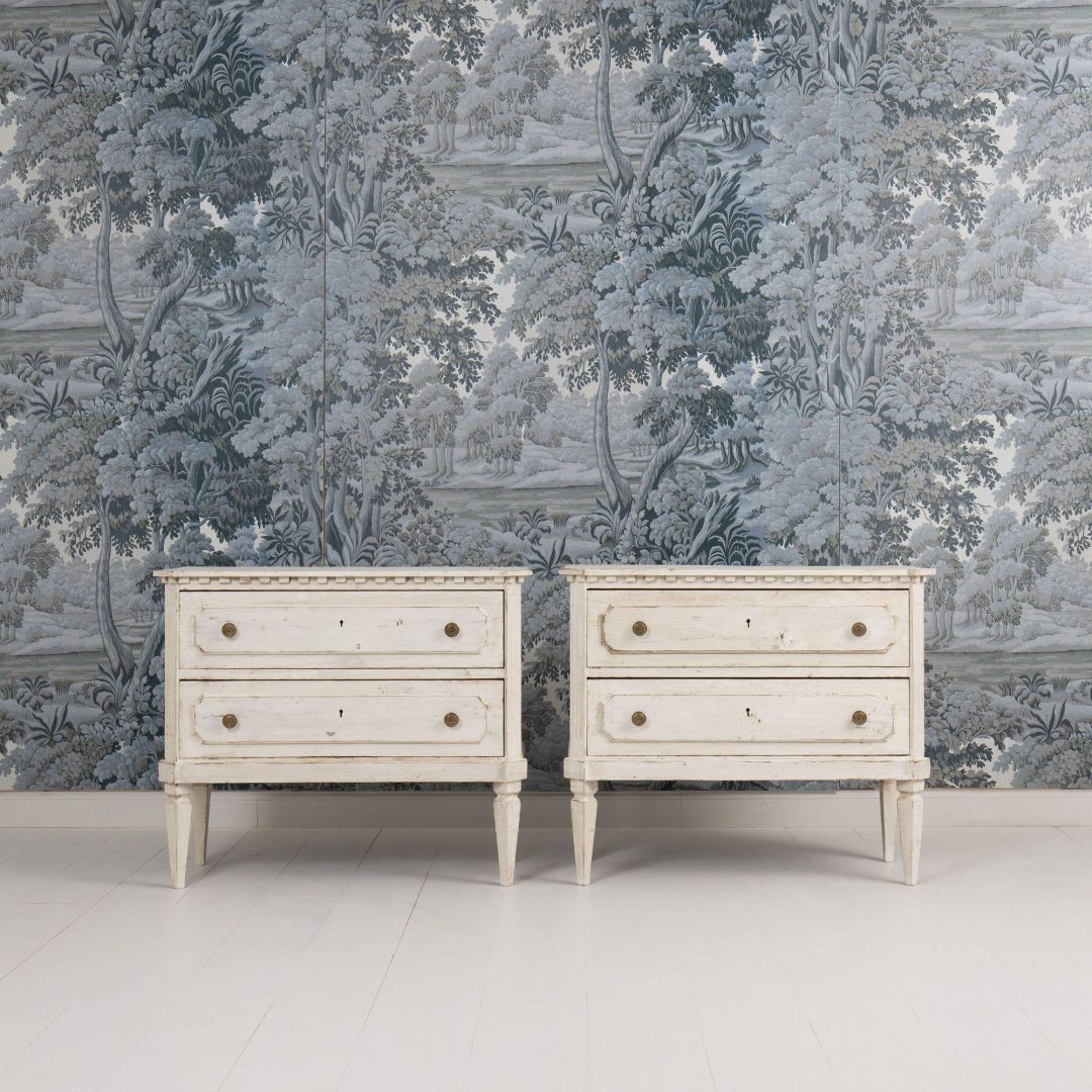 1_2299_Pair_of_Swedish_painted_bedside_commodes-0003