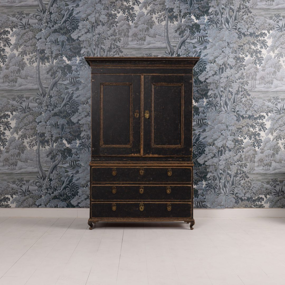 1_2338_18th_century_Swedish_Gustavian_painted_linen_press_cabinet-0002