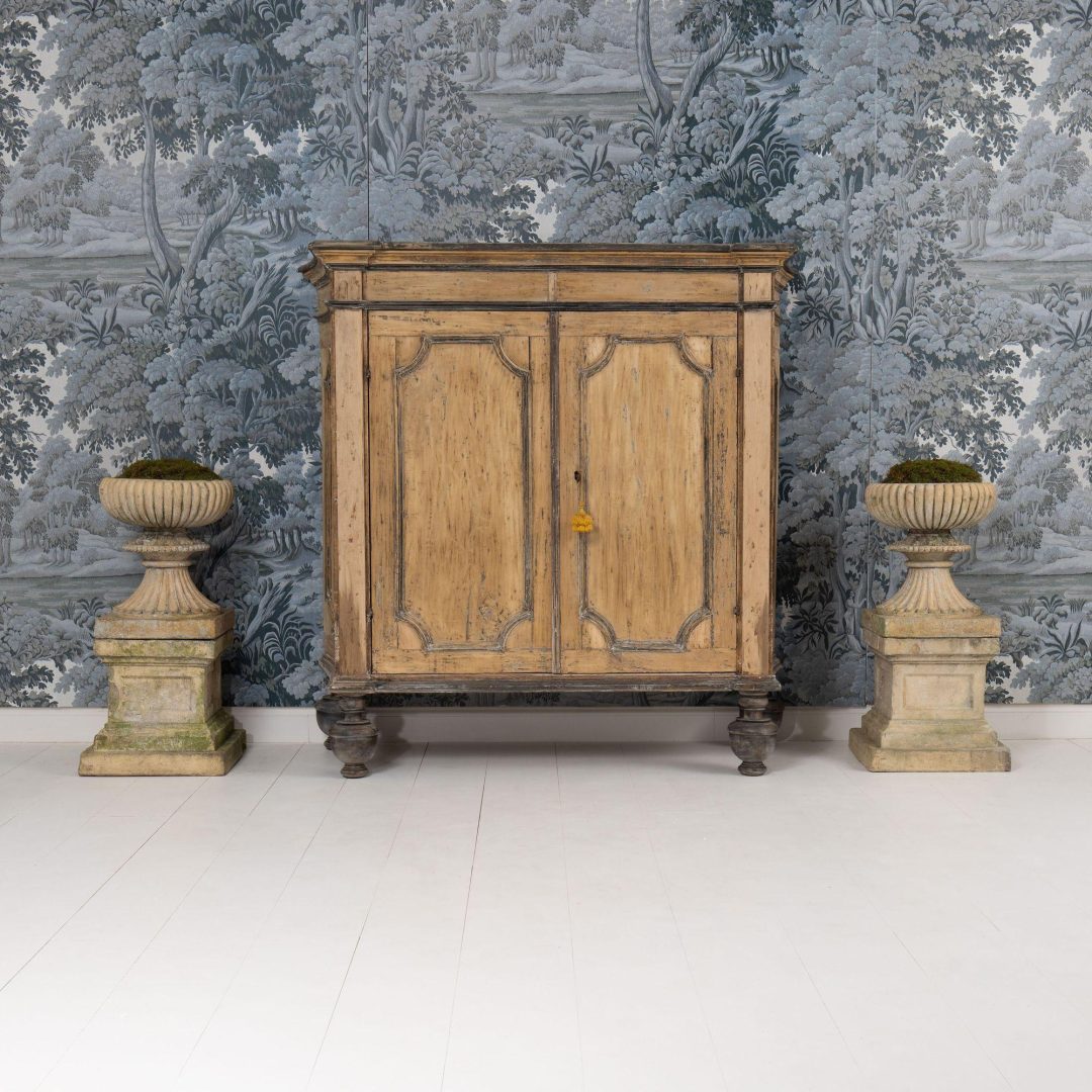 1_700_18th_century_italian_baroque_style_painted_armoire_cabinet_001