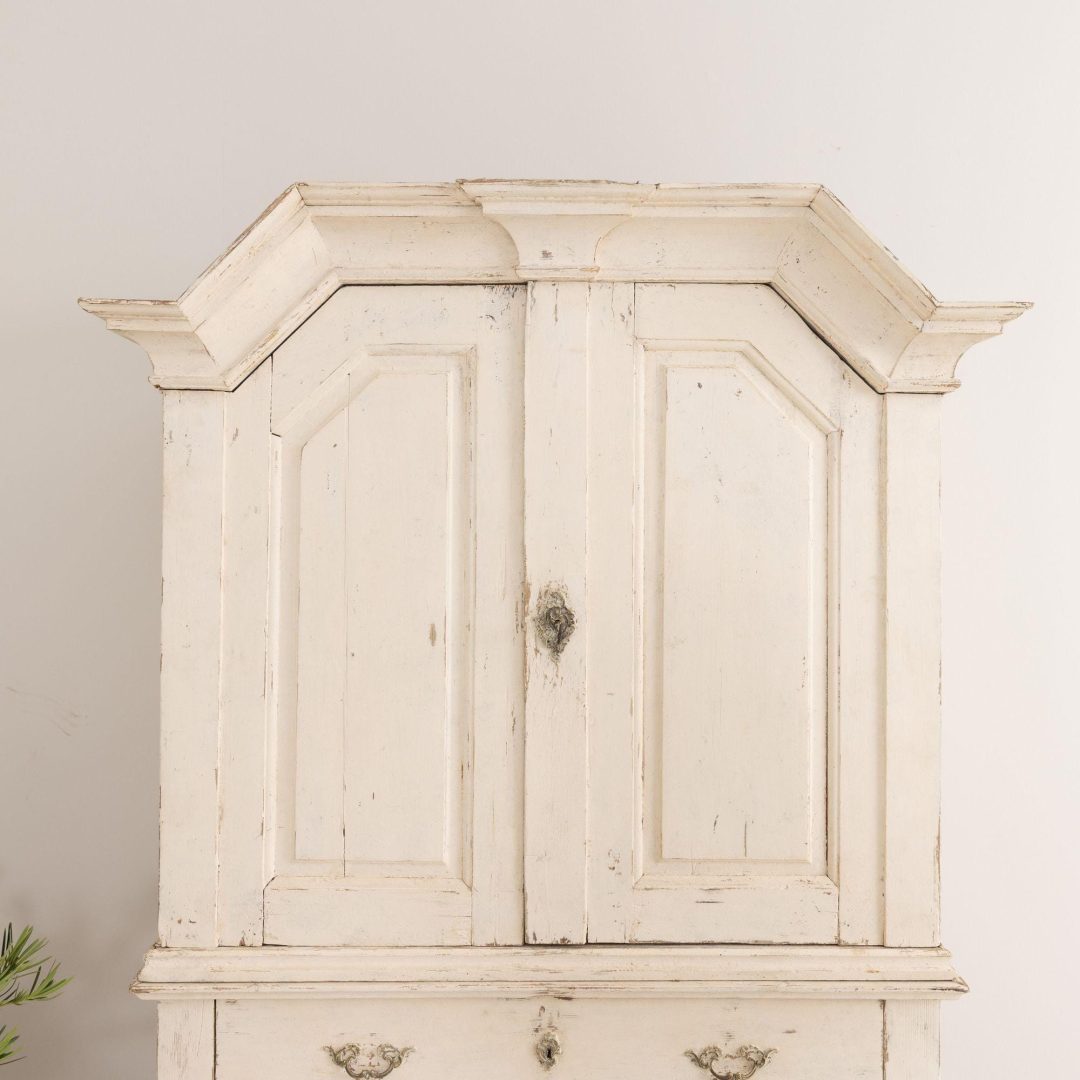 2_2065_19th_century_swedish_baroque_painted_cabinet_9