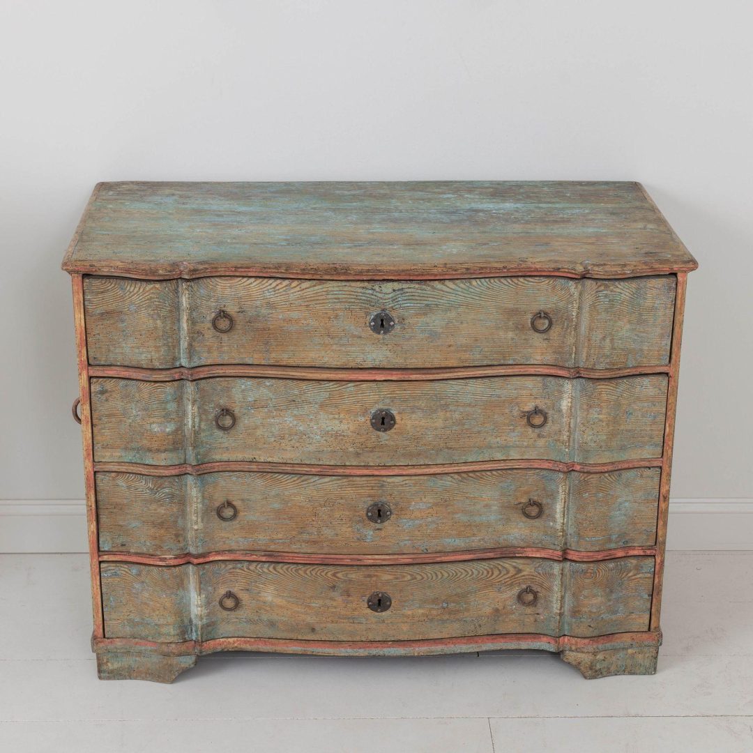 2_2133_18th_century_swedish_baroque_commode_with_arbalest_front_in_original_patina_012