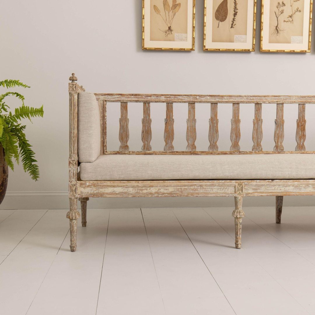 2_2182_19th_century_Swedish_Gustavian_period_sofa_in_original_paint_004