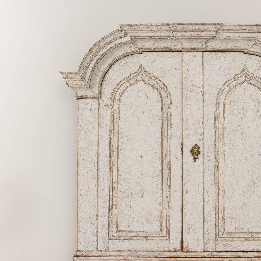 2_2183_18th_century_Swedish_rococo_period_linen_press_cabinet_003